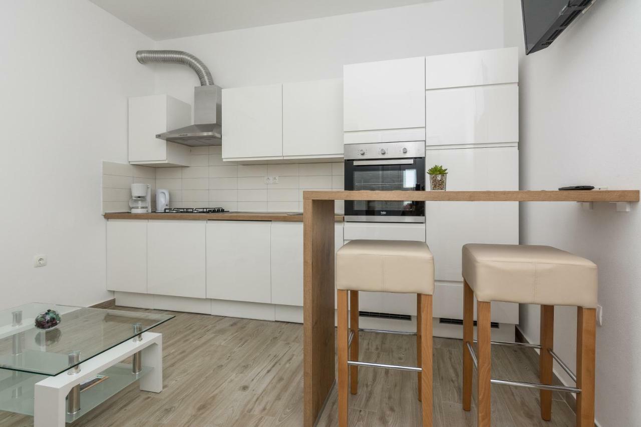 Apartmani Jadranka Starigrad Paklenica Exterior foto