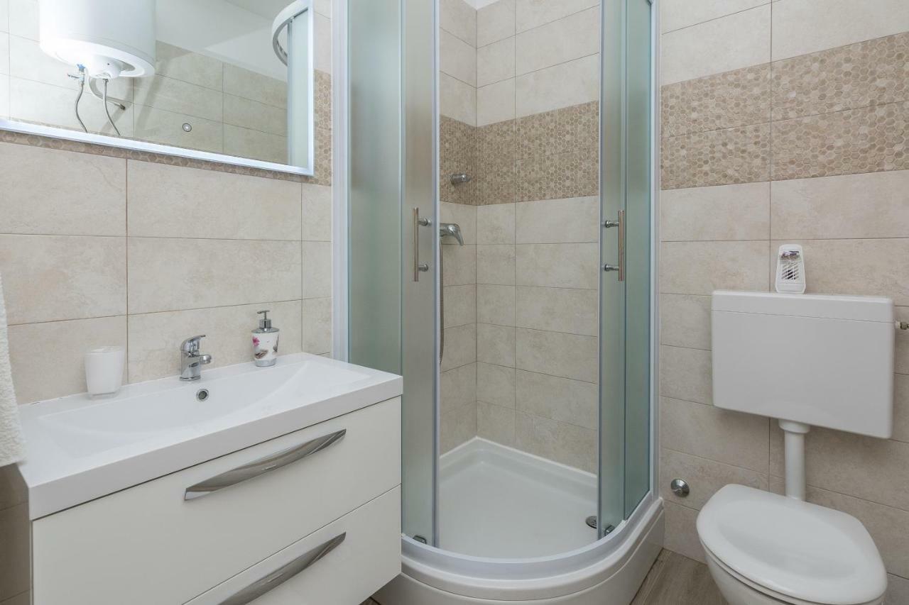 Apartmani Jadranka Starigrad Paklenica Exterior foto